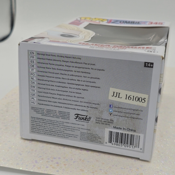 Funko POP! iZombie Olivia Moore with Glasses #345 Vinyl Figure - Picture 7 of 7